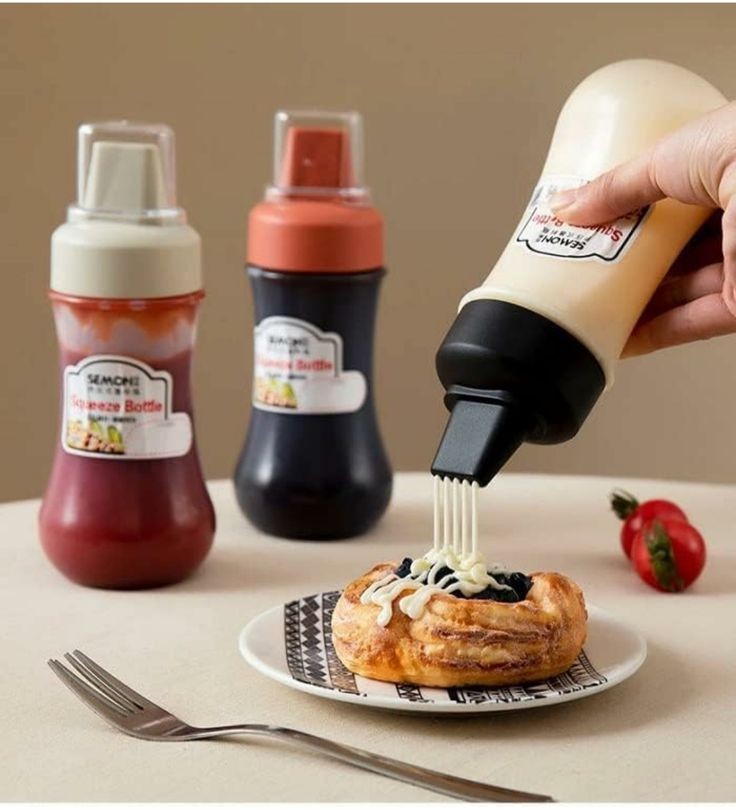 5 Hole Squeeze Sauce Bottle (Imported)